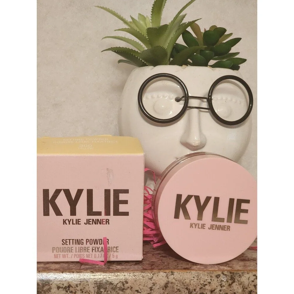 KYLIE Cosmetics Loose Setting Powder 300 Yellow Full Size New Boxed Sealed